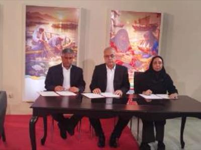 امضای قرارداد دانش فنی فی مابین استانداری هرمزگان، پژوهشکده اکولوژی خلیج فارس و دریای عمان با بخش خصوصی شرکت پردیس میگو جاسک در حاشیه چهارمین نمایشگاه