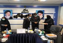 دریافت لوح سپاس خانم دکتر سلطنت نجار لشگری