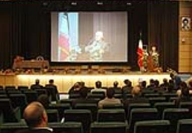 تقدیر از پژوهشگر برتر مرکز تحقیقات ملی آبزیان آبهای شور در مراسم بزرگداشت هفته پژوهش