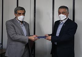 تقدیر از نماینده موسسه در هیات ممیزه مرکزی سازمان تات