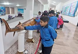 بازدید دانش آموزان از انستیتو تحقیقات بین المللی ماهیان خاویاری