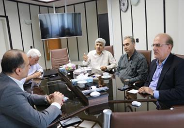 اولویت انجام تحقیقات کاربردی به منظور پایداری و ارتقاء صنعت ماهیان زینتی در شهرستان محلات 