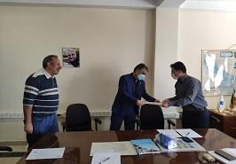 اهدای لوح تقدیر به رئیس مرکز تحقیقات شیلاتی آبهای دور_ چابهار