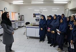 بازدید دانش‌آموزان دبیرستان شهید چمران سنگر از انستیتو تحقیقات بین‌المللی ماهیان خاویاری