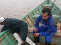 گرفتن نمونه آب براي اندازه گيري فاكتورهاي  فيزيك و شيمي و بيولوژيكي